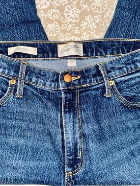 Universal Thread Women’s Vintage Dark Blue Bootcut Jeans with Contrast Stitching